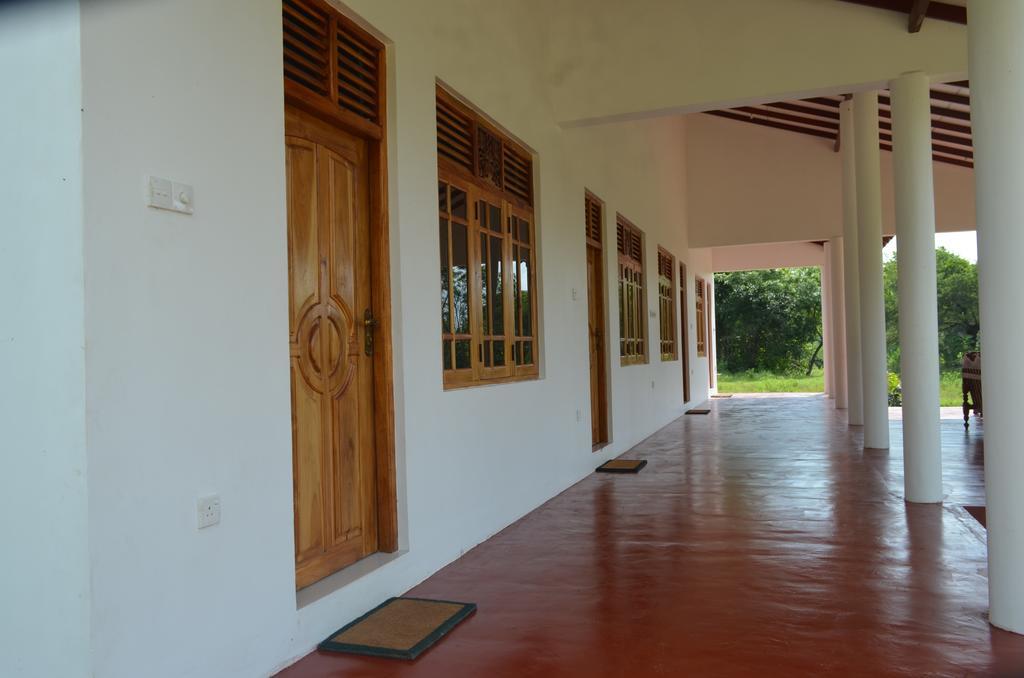 Ruins Villa Polonnaruwa Exterior photo